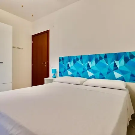 Modern 3-room Seaside In Lido 토르토레토