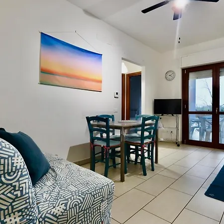 Modern 3-room Seaside In Lido 토르토레토